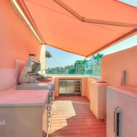 Penthouse By The Marbella